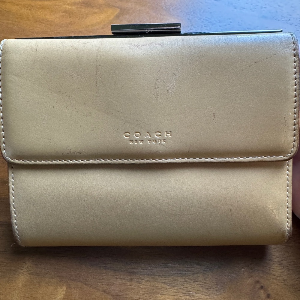 Coach Camel Water Buffalo Leather TriFold KissLock Wallet Made in Italy Vintage